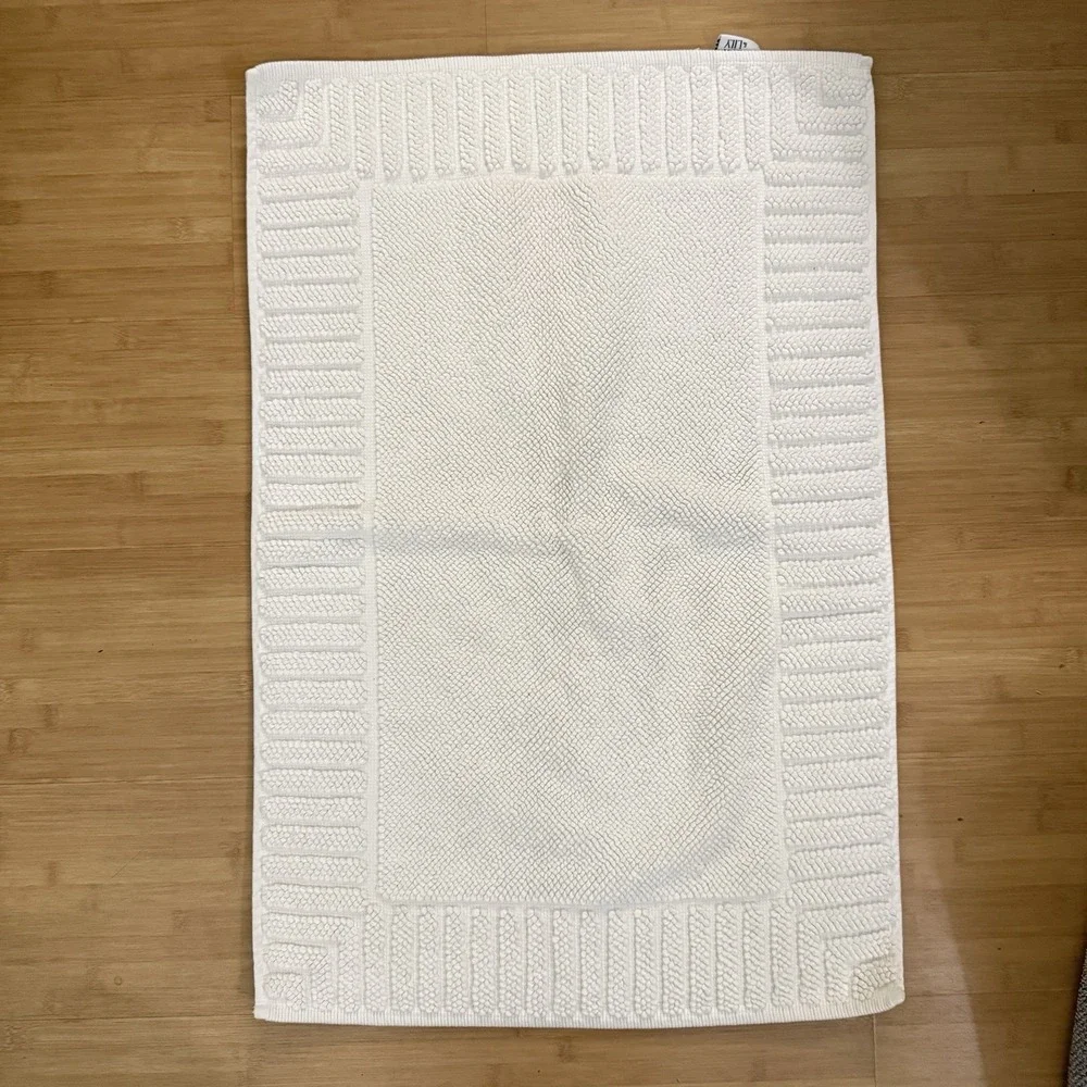 Serena and Lily Guerneville Bath Rug,  20 x 31 white plush elevated
